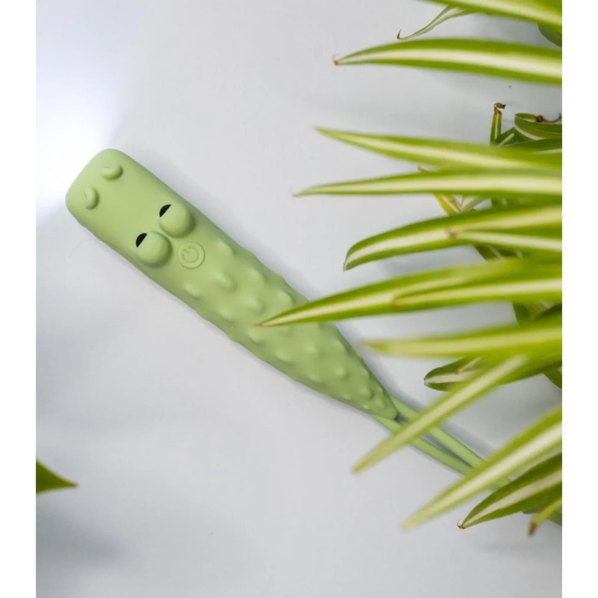Lanternă pentru copii în formă de crocodil, RABBIT AND FRIENDS - imagine 3